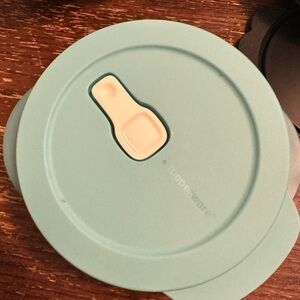 Tupperware crystalwave plus container